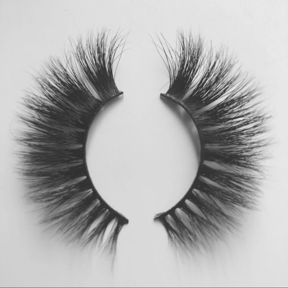 LASH OUT - Picture 1 of 3